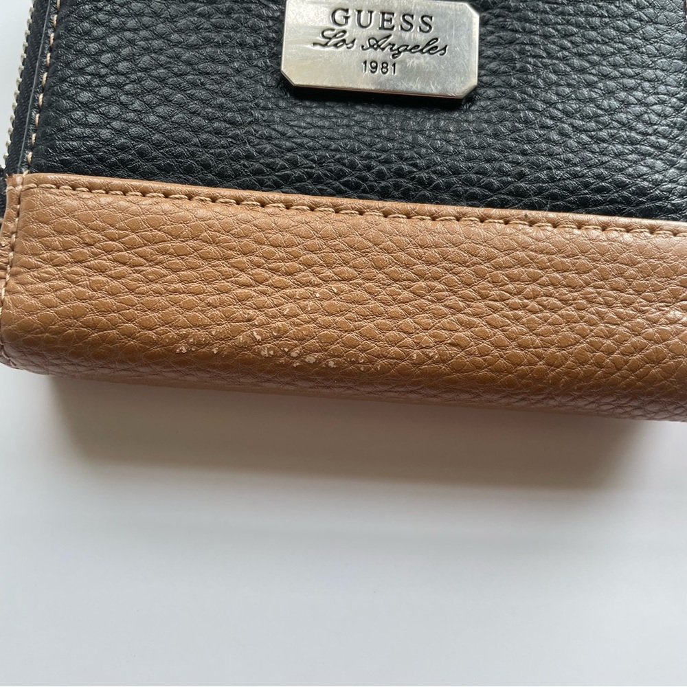 Guess Wallet - Picture 2 of 4